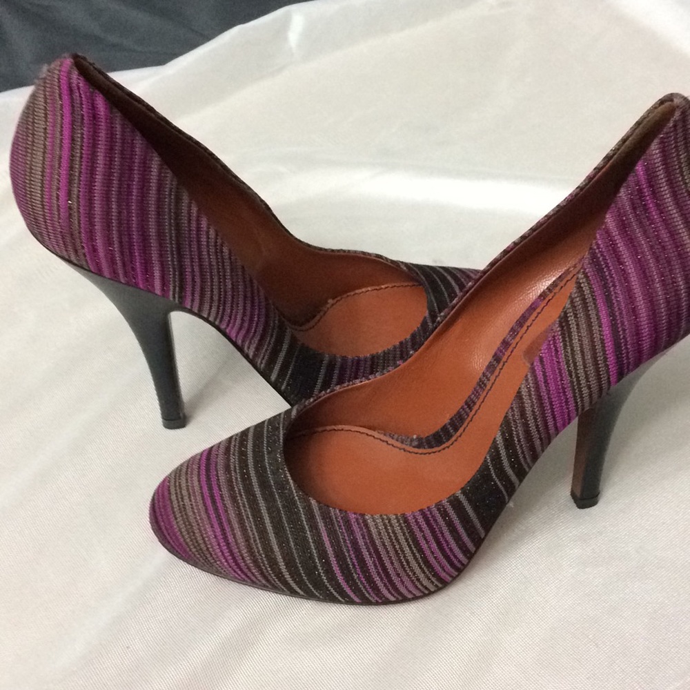 Pumps - Picture 2 of 3